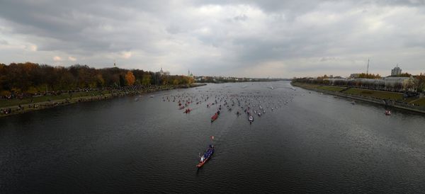 La llama olímpica viaja en barcos dragones a Torzhok y Tver - Sputnik Mundo