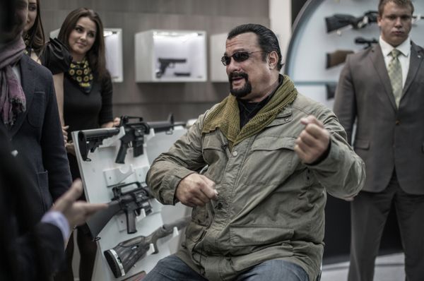 Steven Seagal visita la feria internacional Armas y Caza 2013 en Moscú Steven Seagal visita la feria internacional Armas y Caza 2013 en Moscú - Sputnik Mundo