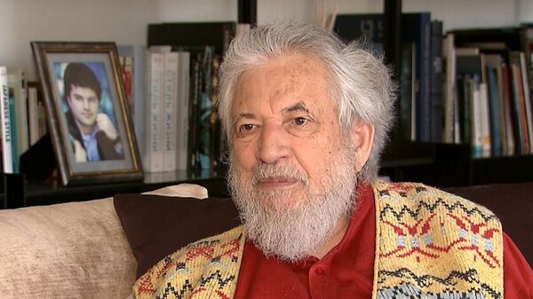 Psiquiatra y psicólogo chileno Claudio Naranjo - Sputnik Mundo
