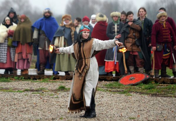 Antorcha olímpica de Sochi 2014 viaja a la Rusia medieval en Nóvgorod - Sputnik Mundo