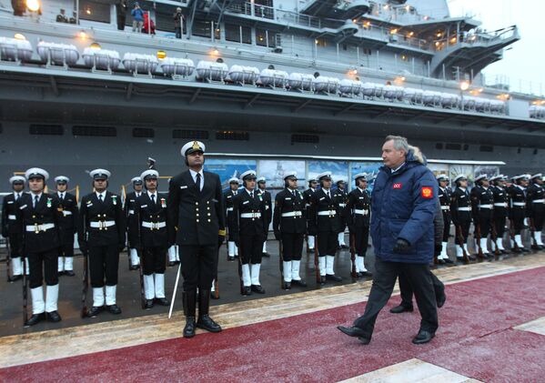 Ceremonia de entrega del portaviones Vikramaditya a la India - Sputnik Mundo