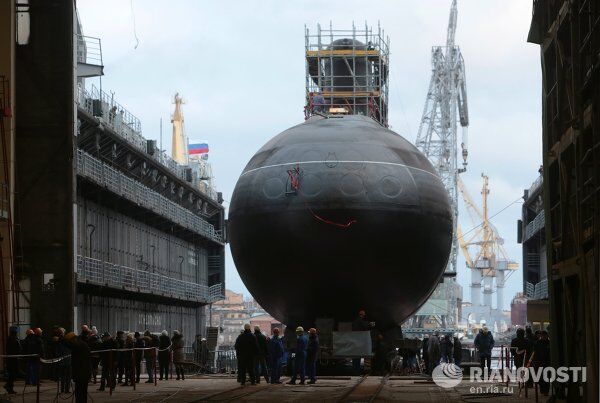 Astilleros rusos botan el submarino Novorossiysk - Sputnik Mundo