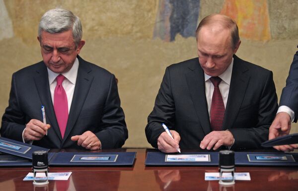 Rusia ofrece a Armenia descuentos sobre gas y armamento - Sputnik Mundo