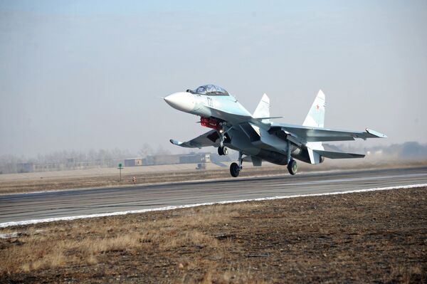 Primeros vuelos de nuevos cazas Su-30SM en una base aérea rusa - Sputnik Mundo