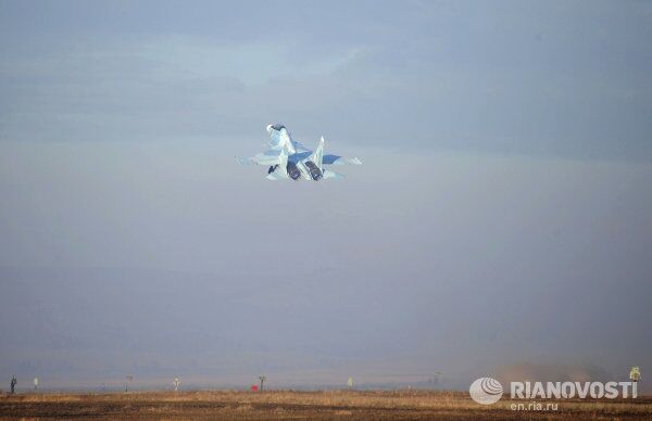 Primeros vuelos de nuevos cazas Su-30SM en una base aérea rusa - Sputnik Mundo