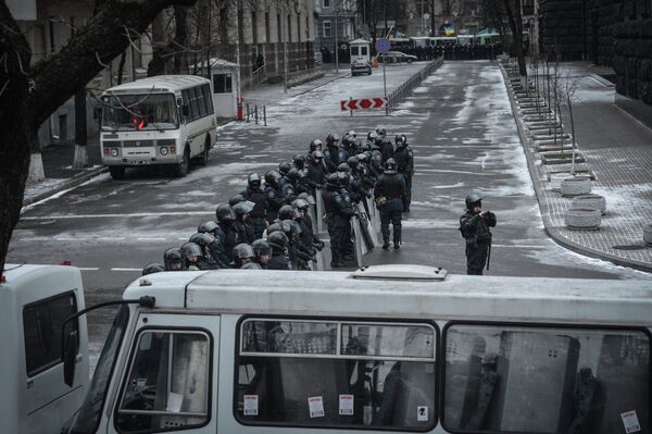 Bailes y barricadas en medio de las protestas en Kiev - Sputnik Mundo