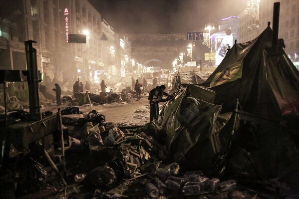 Enfrentamientos entre la policía y los manifestantes en Kiev - Sputnik Mundo