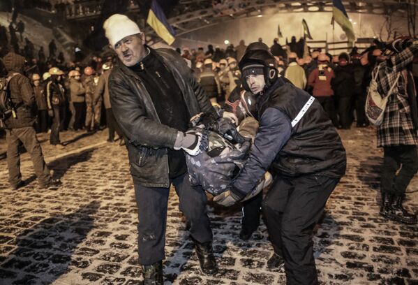 Enfrentamientos entre la policía y los manifestantes en Kiev - Sputnik Mundo