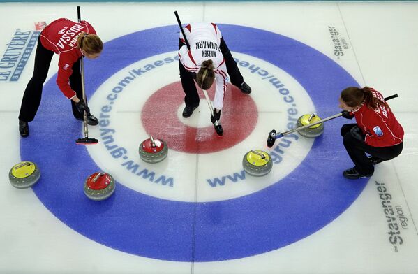 Deportes olímpicos de invierno: curling - Sputnik Mundo
