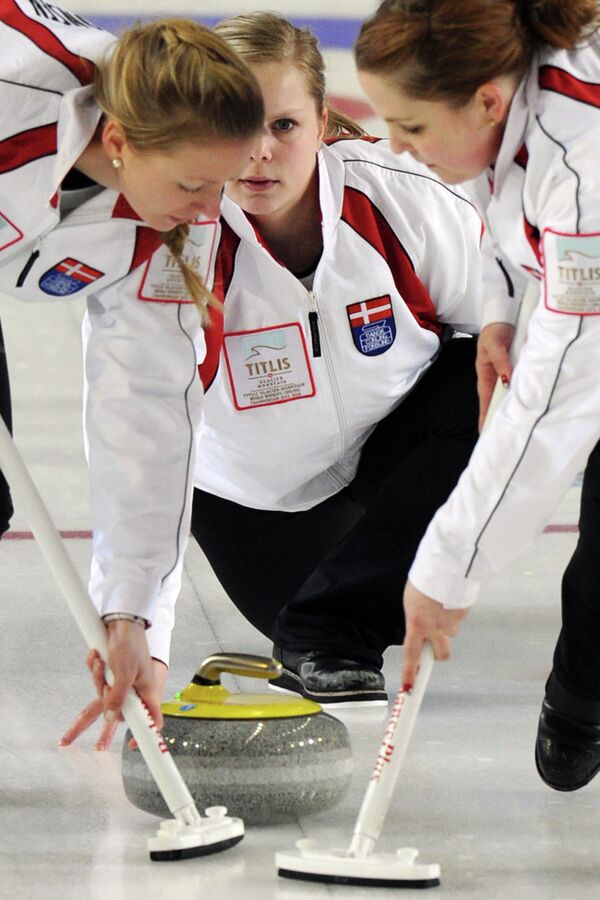 Deportes olímpicos de invierno: curling - Sputnik Mundo