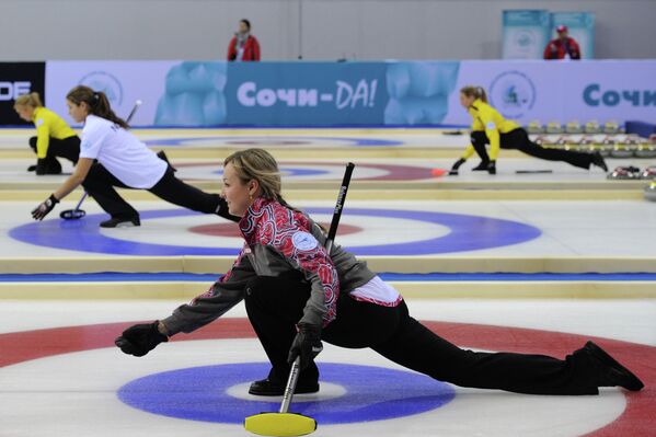 Deportes olímpicos de invierno: curling - Sputnik Mundo