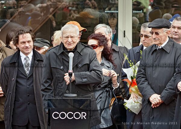 Actor rumano Radu Beligan (central), foto de 2011 - Sputnik Mundo