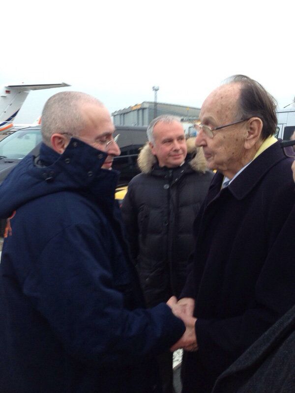 Mijaíl Jodorkovski (a la izquierda) junto al exministro de Exteriores alemán, Hans-Dietrich Genscher, en Berlín - Sputnik Mundo