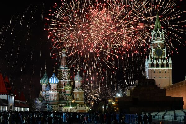 Rusia celebra la llegada del Año Nuevo - Sputnik Mundo