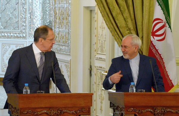 Serguéi Lavrov y Mohamad Yavad Zarif - Sputnik Mundo