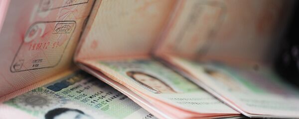 Visados Schengen en los pasaportes de los ciudadanos rusos (archivo) - Sputnik Mundo