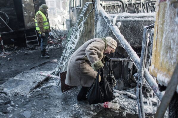 El centro de Kiev: entre barricadas, cócteles molotov y una catapulta - Sputnik Mundo