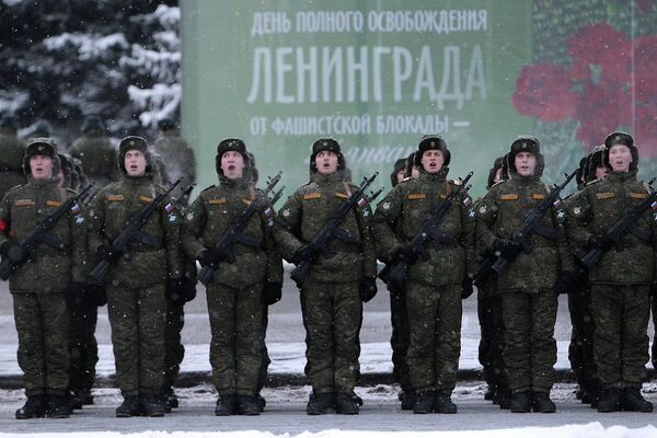 Ensayo general del desfile con motivo del 70º aniversario del fin del sitio de Leningrado - Sputnik Mundo