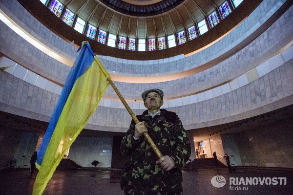 Radicales expulsan a policías de la Casa de Ucrania en Kiev - Sputnik Mundo