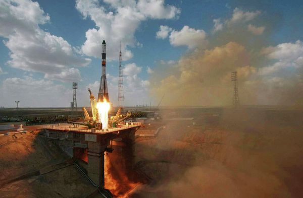 Cohete Soyuz-U y carguero Progress M-22M en rampa de lanzamiento (archivo) Cohete Soyuz-U y carguero Progress M-22M en rampa de lanzamiento (archivo) - Sputnik Mundo