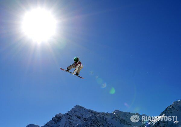 Snowboarders y esquiadores libres surcan las pistas de Sochi - Sputnik Mundo