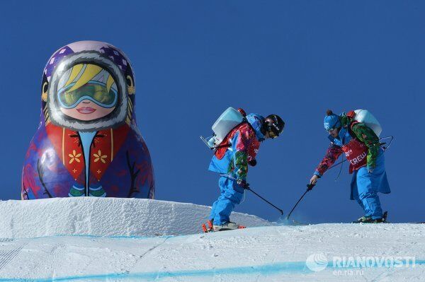 Snowboarders y esquiadores libres surcan las pistas de Sochi - Sputnik Mundo