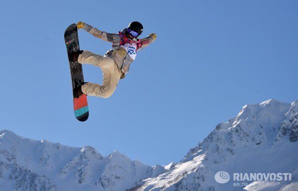 Snowboarders y esquiadores libres surcan las pistas de Sochi - Sputnik Mundo