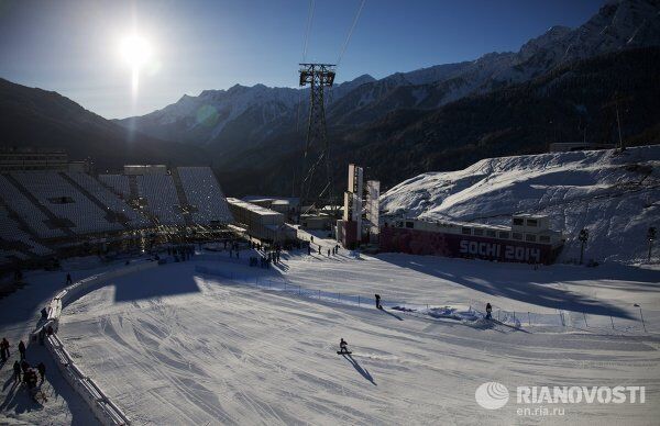 Snowboarders y esquiadores libres surcan las pistas de Sochi - Sputnik Mundo