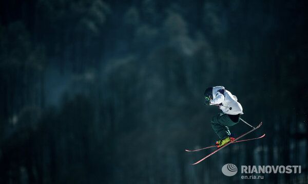 Snowboarders y esquiadores libres surcan las pistas de Sochi - Sputnik Mundo