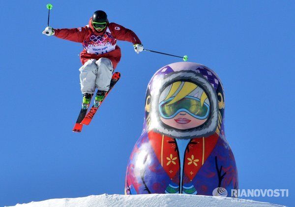 Snowboarders y esquiadores libres surcan las pistas de Sochi - Sputnik Mundo