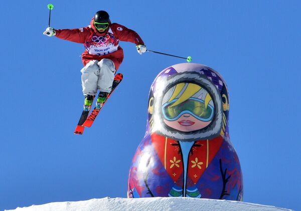 Snowboarders y esquiadores libres surcan las pistas de Sochi - Sputnik Mundo