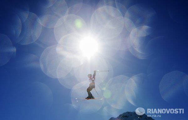 Snowboarders y esquiadores libres surcan las pistas de Sochi - Sputnik Mundo