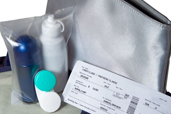 EEUU prohíbe líquidos y dentífrico en el equipaje de mano en los vuelos a Rusia - Sputnik Mundo