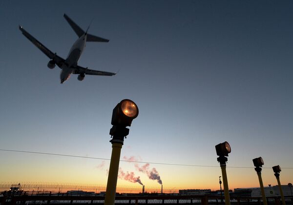 Niegan el riesgo de colisión entre un avión francés y un bombardero sobre Moscú - Sputnik Mundo