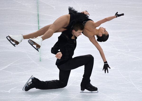 El primer oro de Rusia y otros triunfos en Sochi 2014 en la jornada del domingo - Sputnik Mundo