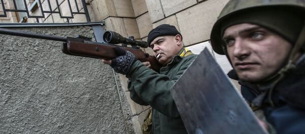 Nacionalistas armados en la Plaza de la Independencia (Maidán Nezalézhnosti) en Kiev (Archivo) - Sputnik Mundo