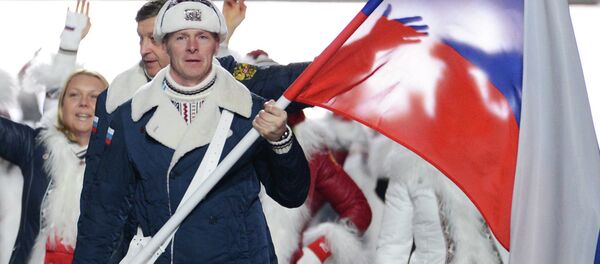 El equipo olímpico de Rusia con la bandera nacional del país - Sputnik Mundo