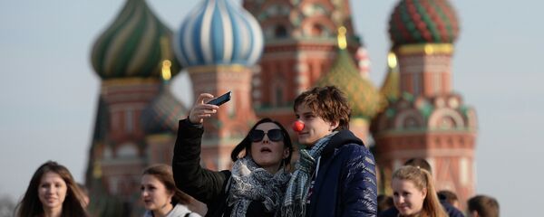 La caída del rublo aumenta el atractivo de Rusia para turistas - Sputnik Mundo