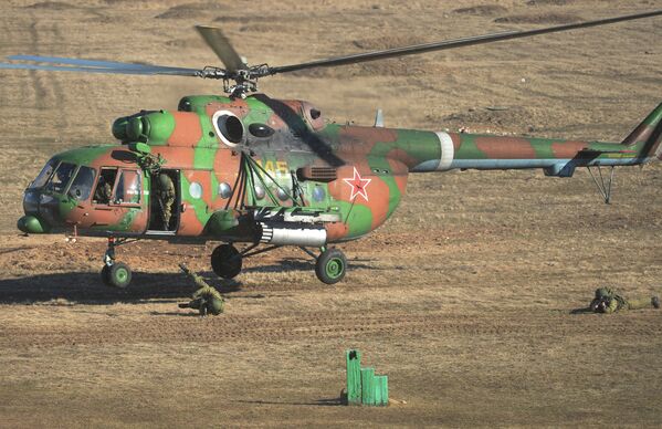 Pista de obstáculos y operativo antiterrorista en los ejercicios del Interior de Rusia - Sputnik Mundo