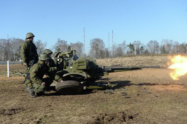 Pista de obstáculos y operativo antiterrorista en los ejercicios del Interior de Rusia - Sputnik Mundo