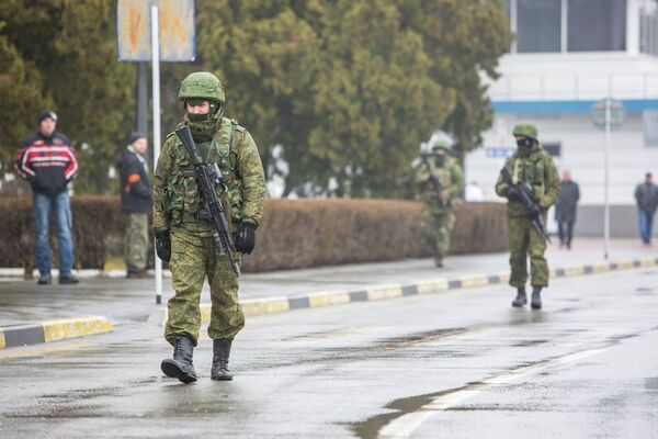 Putin elogia a los militares rusos por impedir provocaciones en Crimea - Sputnik Mundo
