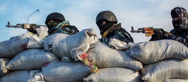 Fuerzas de seguridad ucranianas cerca de la frontera entre Crimea y Ucrania (Archivo) - Sputnik Mundo