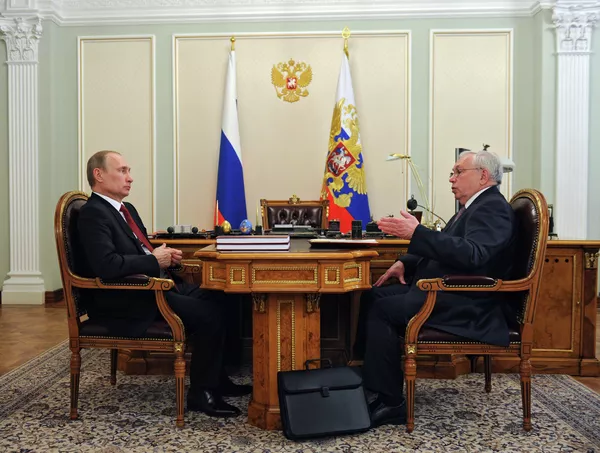 Exdefensor del Pueblo de Rusia, Vladímir Lukín, al presentar su informe al presidente Vladímir Putin - Sputnik Mundo