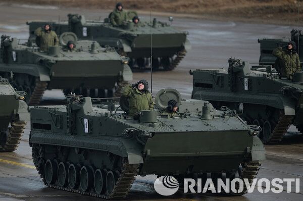 Militares se preparan para el Desfile de la Victoria en la Plaza Roja - Sputnik Mundo