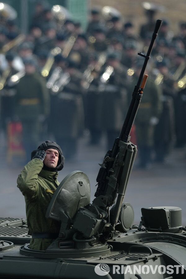 Militares se preparan para el Desfile de la Victoria en la Plaza Roja - Sputnik Mundo