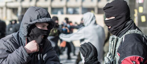 Activistas del grupo radical ucraniano Pravy Sektor (archivo) - Sputnik Mundo