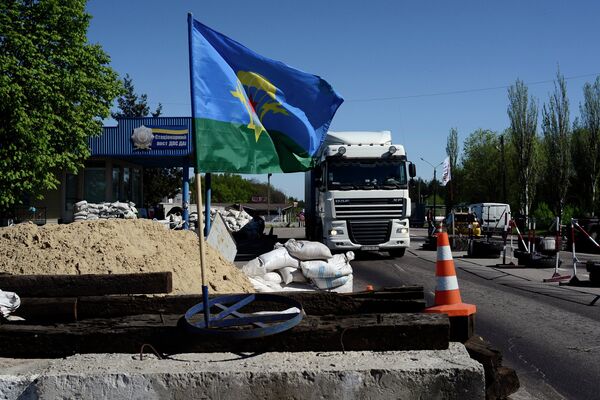 Las milicias dicen que Kiev ordenó minar un arsenal en el este de Ucrania - Sputnik Mundo