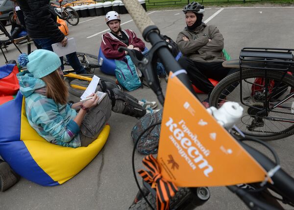 Ciclistas de Moscú se suman a la acción patriótica “Cinta de San Jorge” - Sputnik Mundo