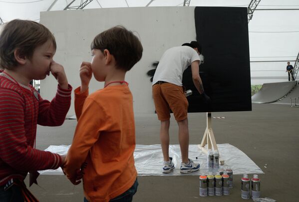 Festival de Grafiti “Gracias al abuelo por la Victoria” - Sputnik Mundo