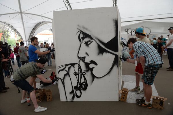 Festival de Grafiti “Gracias al abuelo por la Victoria” - Sputnik Mundo